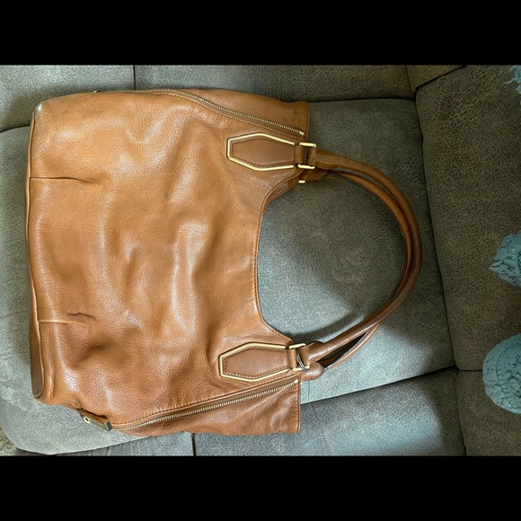 Michael Kors Purse in great condition! - Picture 2 of 3